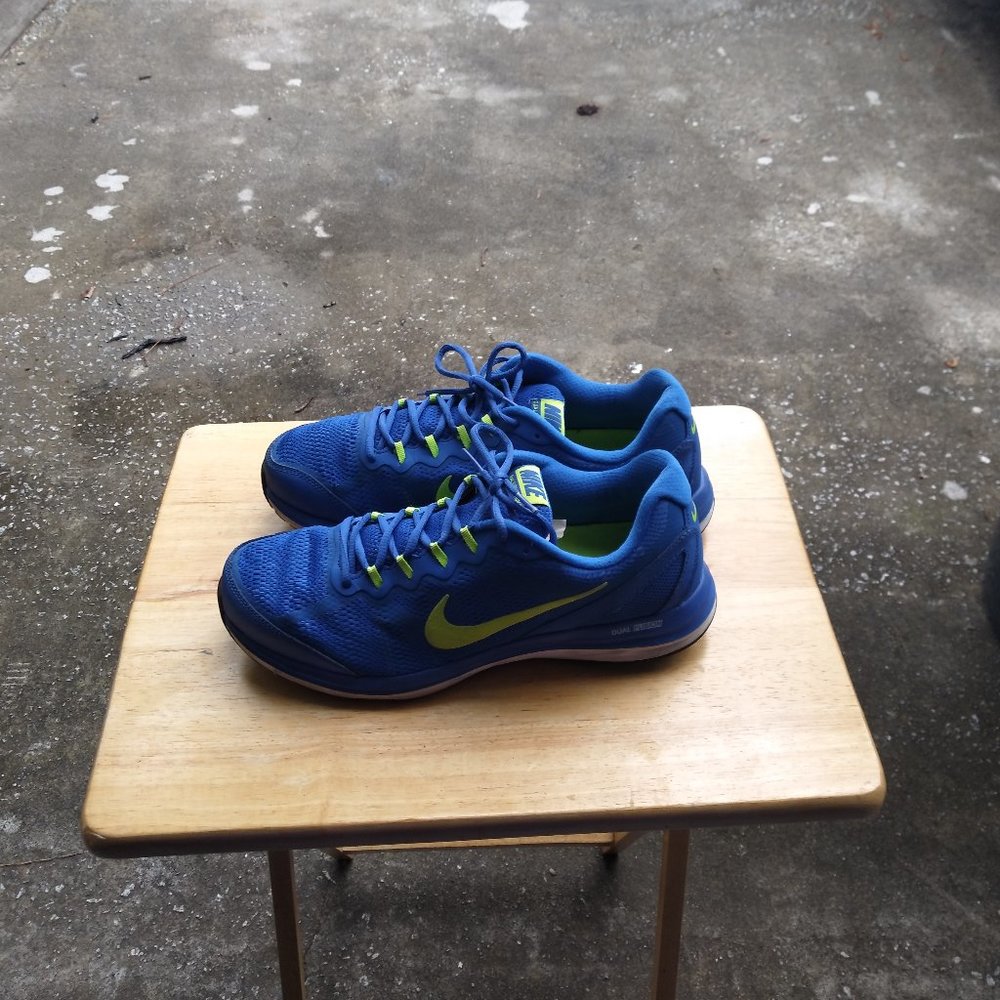 NIKE